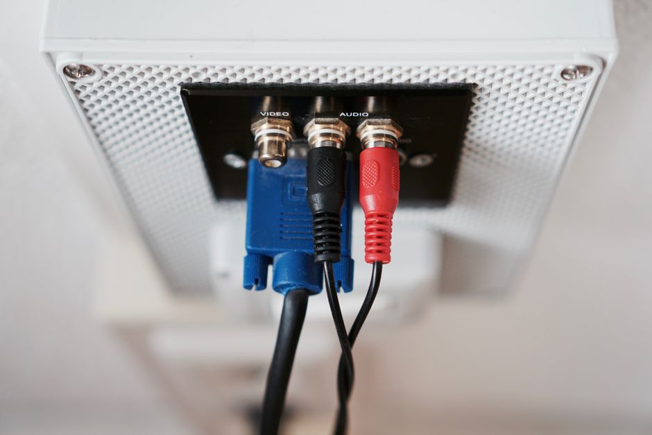 Built-In Media Unit Guide: Cable Management and Equipment Ventilation